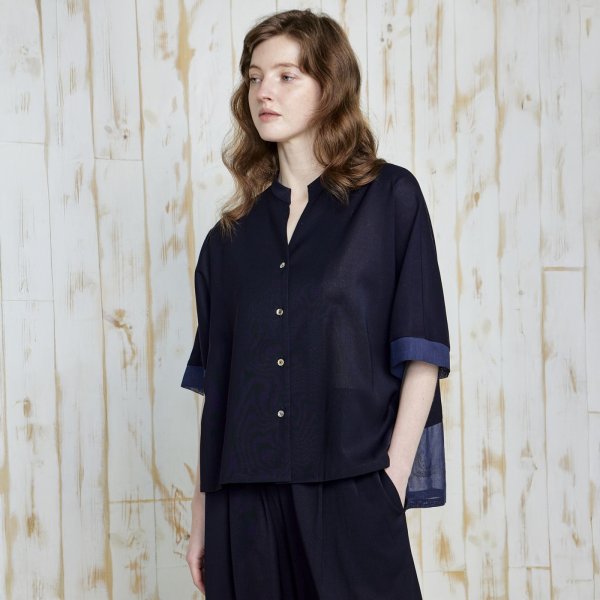 画像1: [PINETA]シャツ・ブラウス 袖口・裾別布使用　スタンドカラーブラウス/5月上旬配送 (1)