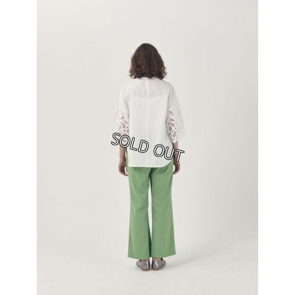 画像4: [PINETA]シャツ・ブラウス袖口スカラ刺繍使いブラウス (4)