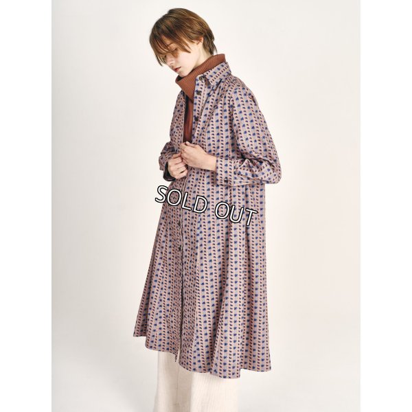 画像2: [PINETA]ワンピース シャツ衿前開きデザイン　ワンピース (2)