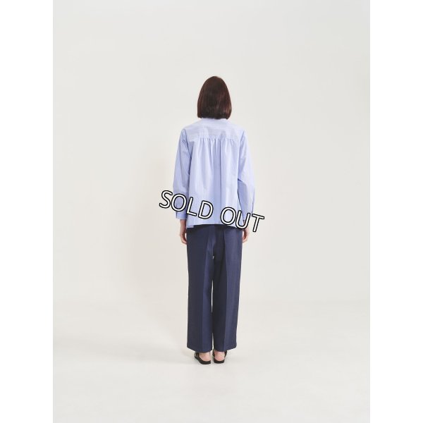 画像4: [PINETA]シャツ・ブラウス 後身頃ギャザー入りシャツブラウス (4)