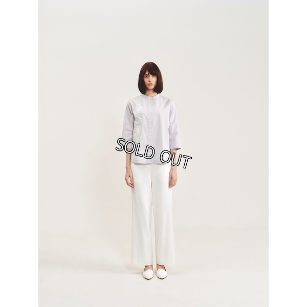 画像2: [PINETA]シャツ・ブラウス コード刺繍入りノーカラーブラウス (2)