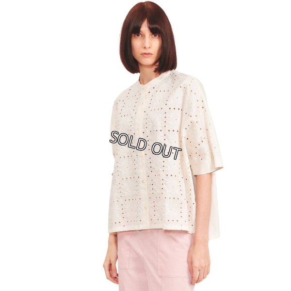 画像1: [PINETA]シャツ・ブラウス 前身頃に刺繍生地を使ったＢｉｇシャツ (1)